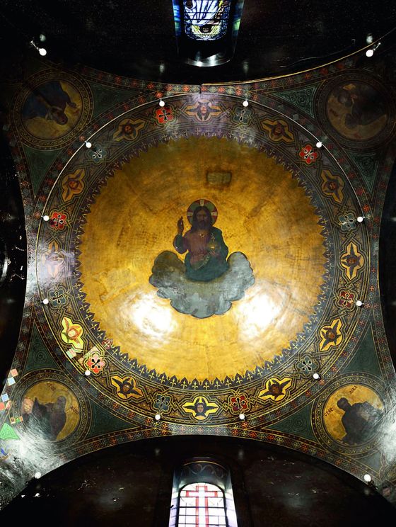 L’image du Christ en majesté au sommet du dôme de la nef