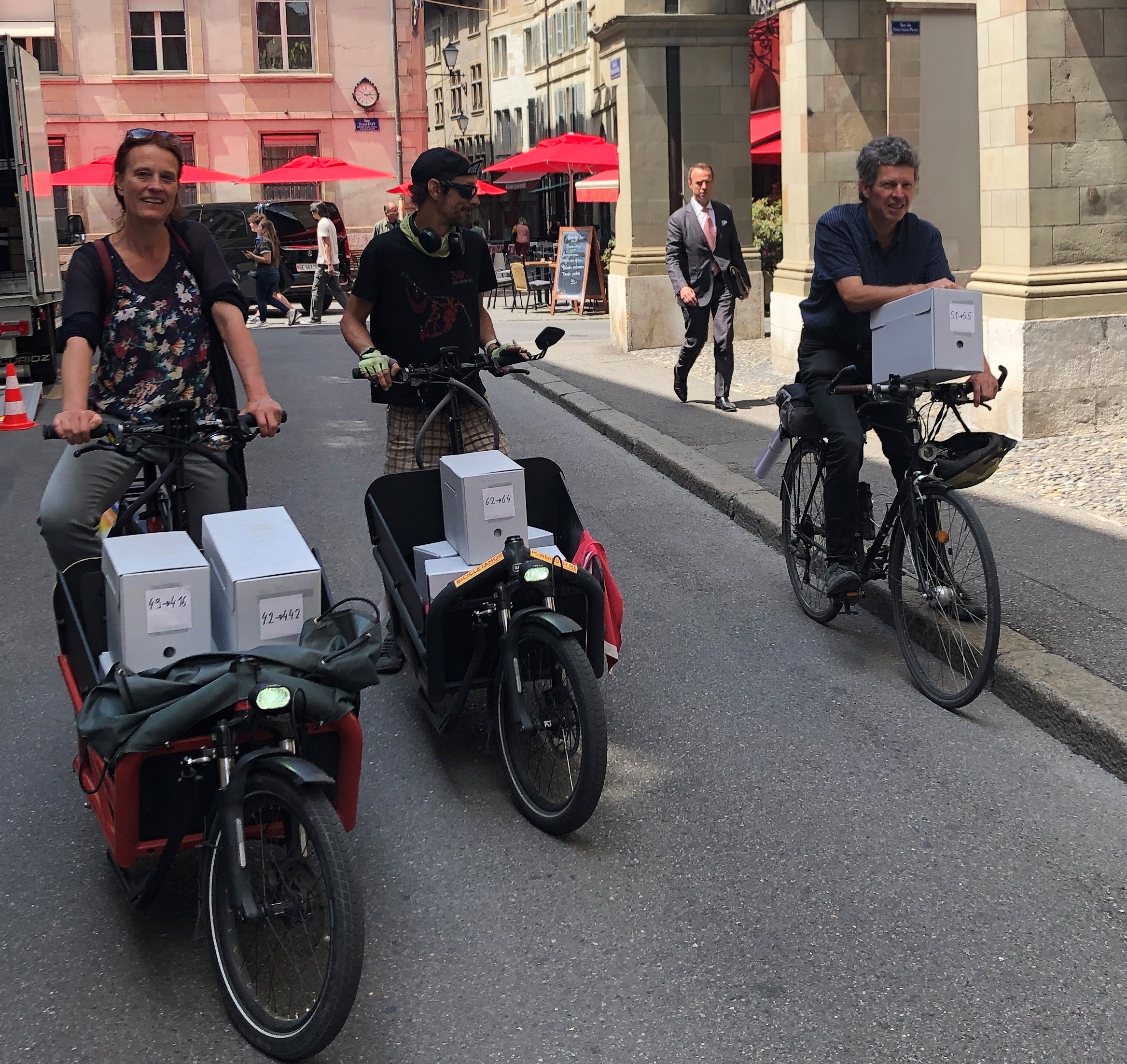 Les archives de ProVelo Genève (anciennement ASPIC) remises en vélo aux Archives d&rsquo;État